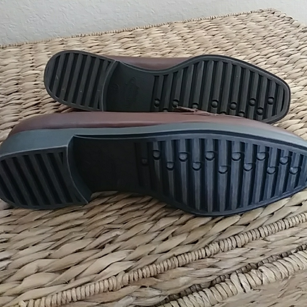 Cherokee Brown shoes. - Picture 2 of 4